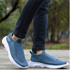 stylish walking wear flying knitt sports shoes for men Blue